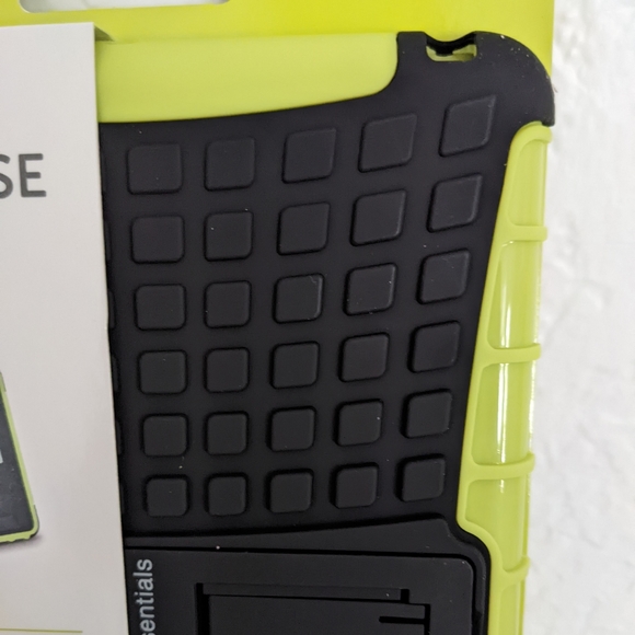 IEssentials Rugged Stand Case - Picture 2 of 8